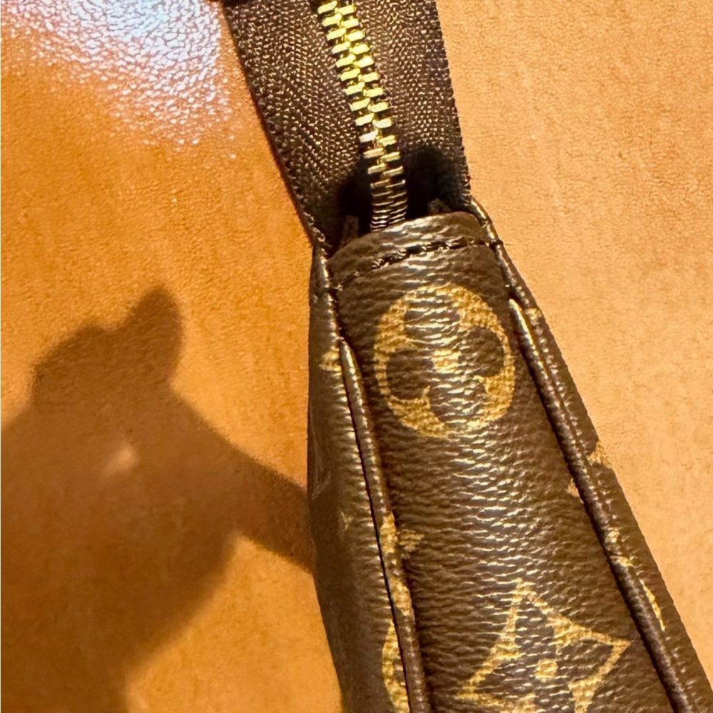 Louis Vuitton Monogram pochette - Picture 10 of 11